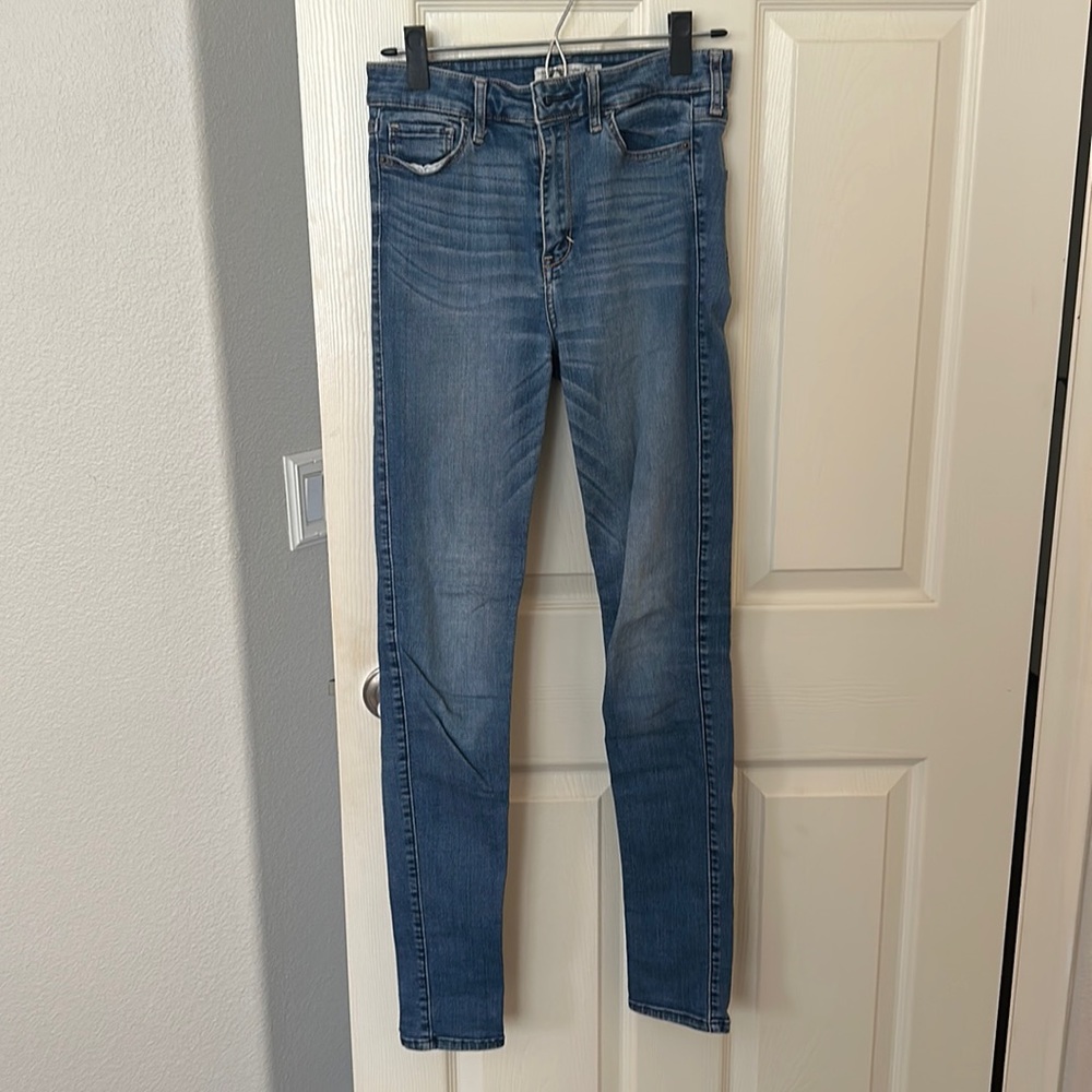 Abercrombie medium wash denim skinny jeans (size 28/6L)